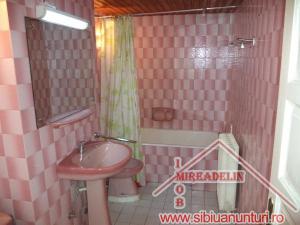 INCHIRIEZ CASA 6 CAMERE ,   ZONA LUPTEI 300mp