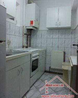 INCHIRIEZ  GARSONIERA  ,  ZONA  MIHAI VITEAZU 26mp