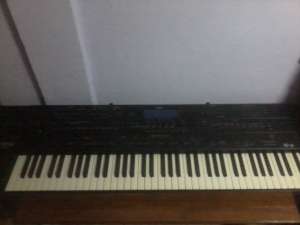 Vand orga Roland G-800 sau schimb cu orga Korg Pa 60
