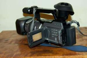 Sony VX2100 + Nikon D90 (pret bomba)