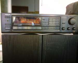 Amplituner Onkyo