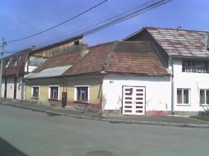 Vand Casa in Bistrita cu Spatiu Comercial,  s-au schimb partial cu Tractor si  Utilaje Agricole