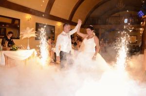 Dj,  efecte speciale,  foto- video si decor pentru nunta