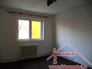 INCHIRIEZ  APARTAMENT 2 CAMERE,    str. PLUGARILOR,   37 mp
