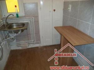 INCHIRIEZ  APARTAMENT 2 CAMERE,    str. PLUGARILOR,   37 mp