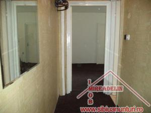 INCHIRIEZ  APARTAMENT 2 CAMERE,    str. PLUGARILOR,   37 mp