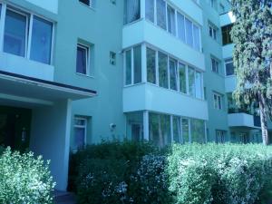 Vand apartament 3 camere,  insorit,  zona 1,  cu inbunatatiri.
