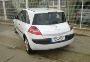 dezmembrez renault megane 2 facelift 1.5 dci 106 cai