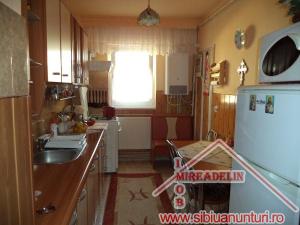 VAND APARTAMENT 3 CAMERE,   CARTIER VALEA AURIE