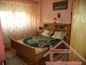 VAND APARTAMENT 3 CAMERE,   CARTIER VALEA AURIE