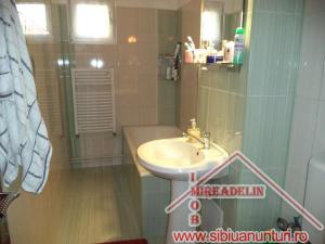 VAND APARTAMENT 3 CAMERE,   CARTIER VALEA AURIE