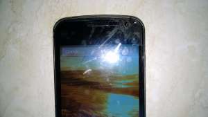 V�nd Samsung Nexus i9250 cu sticla puţin crăpată
