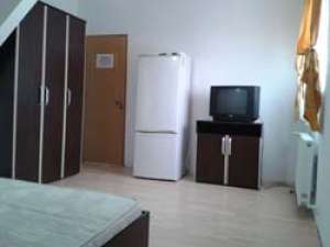 Inchiriez in vila camere 100E/camera BUCURESTI