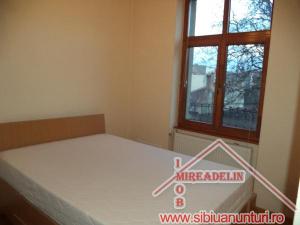 INCHIRIEZ APARTAMENT 3 CAMERE,   SUB ARINI
