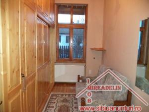 INCHIRIEZ APARTAMENT 3 CAMERE,   SUB ARINI