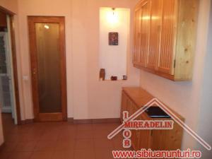 INCHIRIEZ APARTAMENT 3 CAMERE,   SUB ARINI