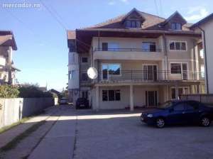 vand apartament in vila