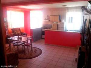 vand apartament in vila