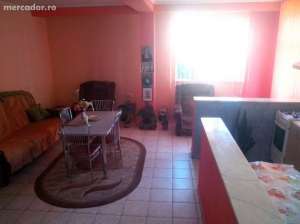 vand apartament in vila