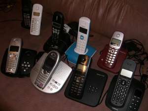 telefon fara fir cu 2 receptoare si robot , model nou