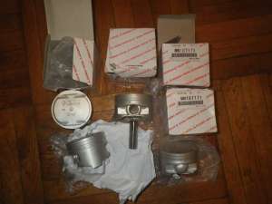Set de 4pistoane motor Mitsubishi Diametru 80mm -pt motor4G93: Lancer,  Carisma,  Mirage,  Space