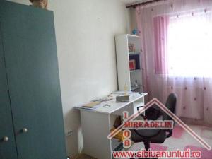 INCHIRIEZ  APARTAMENT 2 CAMERE,     VASILE AARON,    56mp