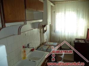 INCHIRIEZ  APARTAMENT 2 CAMERE,     VASILE AARON,    56mp
