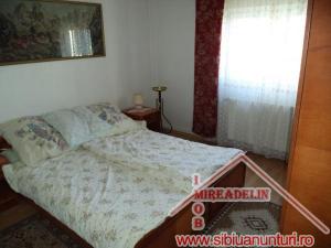 INCHIRIEZ  APARTAMENT 3 CAMERE , STRAND 64mp