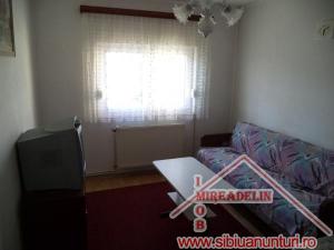 INCHIRIEZ  APARTAMENT 3 CAMERE , STRAND 64mp
