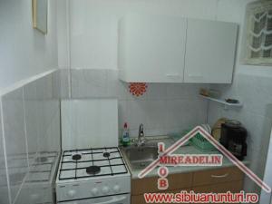 INCHIRIEZ  APARTAMENT 3 CAMERE , STRAND 64mp