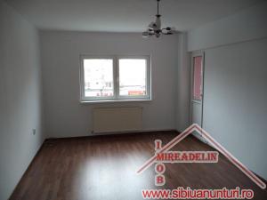 INCHIRIEZ  APARTAMENT 3 CAMERE ,   TURNISOR,    70 mp