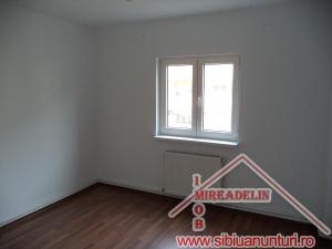 INCHIRIEZ  APARTAMENT 3 CAMERE ,   TURNISOR,    70 mp