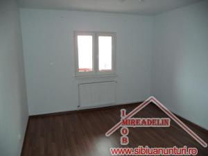 INCHIRIEZ  APARTAMENT 3 CAMERE ,   TURNISOR,    70 mp
