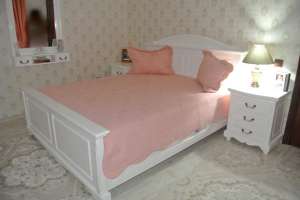 Mobilier din lemn masiv