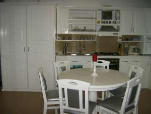 Mobilier din lemn masiv