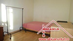 VAND APARTAMENT 2 CAMERE LA MANSARDA ,   ZONA MIHAI VITEAZU 40mp