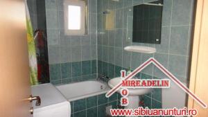 VAND APARTAMENT 2 CAMERE LA MANSARDA ,   ZONA MIHAI VITEAZU 40mp