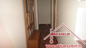 VAND APARTAMENT 2 CAMERE LA MANSARDA ,   ZONA MIHAI VITEAZU 40mp