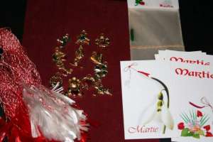 Vand ieftin componente martisoare: cartonase,   snururi,   pungute
