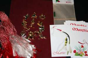 Vand ieftin componente martisoare: cartonase,   snururi,   pungute