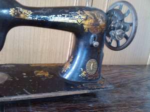 masina de cusut singer serie F 2825358,   in stare de functionare,    veche de peste 100 ani,    pre