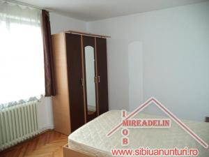 INCHIRIEZ  APARTAMENT 3 CAMERE ,  ZONA MILEA 70mp