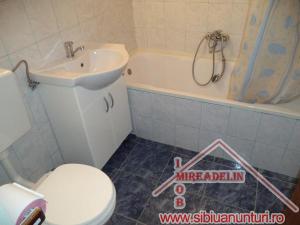 INCHIRIEZ  APARTAMENT 3 CAMERE ,  ZONA MILEA 70mp