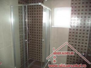 VAND CASA 4 CAMERE,  ZONA REZIDENTIALA SURA MARE