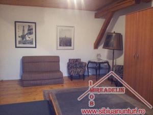 INCHIRIEZ  APARTAMENT LA CASA,   3 CAMERE,    CENTRAL,   75 mp