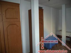 INCHIRIEZ  APARTAMENT 2 CAMERE , ZONA VASILE AARON 70mp