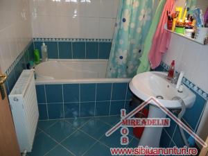 INCHIRIEZ  APARTAMENT 2 CAMERE , ZONA VASILE AARON 70mp