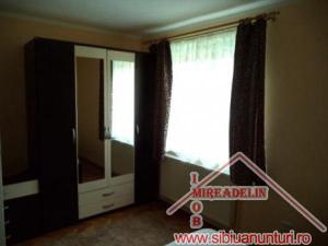 INCHIRIEZ  APARTAMENT  2 CAMERE ,  ZONA CENTRALA 48mp
