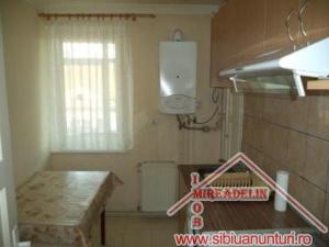 INCHIRIEZ  APARTAMENT  2 CAMERE ,  ZONA CENTRALA 48mp