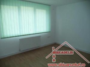 INCHIRIEZ  APARTAMENT 3 CAMERE ,  ZONA NICOLAE  IORGA,   105mp